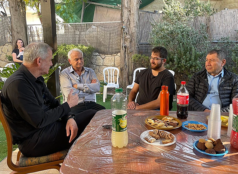 גנץ עם משפחתו של יובל קסטלמן