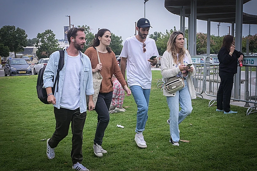 משפחות החטופים בדרכם לפגישה עם ראש הממשלה וקבינט המלחמה