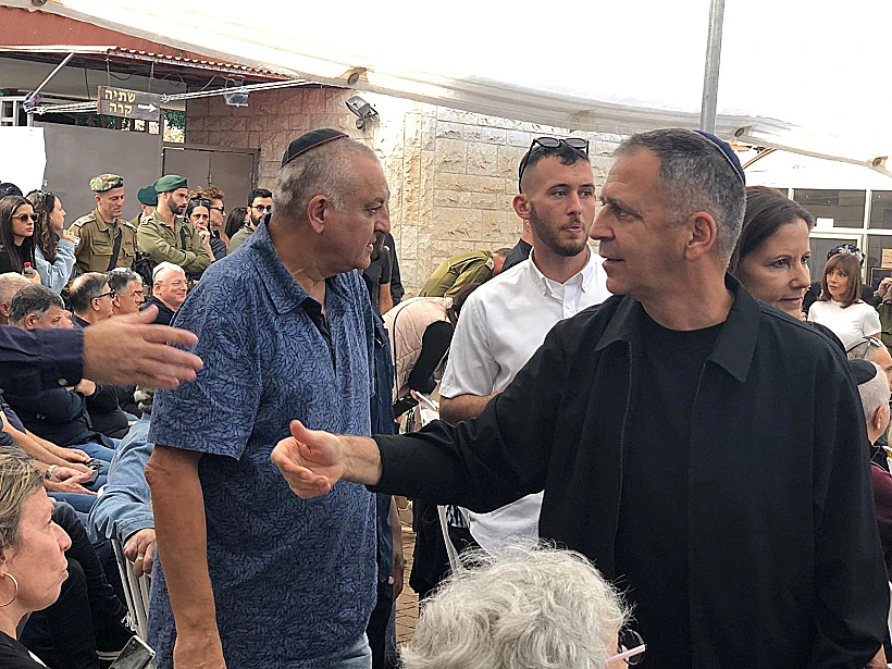 הרמטכ״ל לשעבר אביב כוכבי בהלווייתו של רס״ר במיל' גל איזנקוט