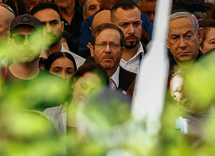 הנשיא הרצוג ורה״מ נתניהו בהלוויית גל איזנקוט