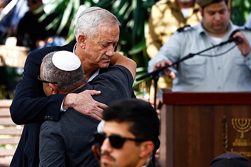 גנץ מנחם את איזנקוט