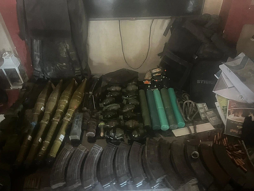 אמל״ח שאותר במפקדה צבאית בשג'אעיה