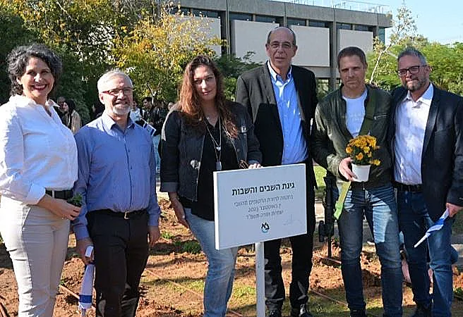 סגל אוניברסיטת בר אילן ב"גינת השבים והשבות"