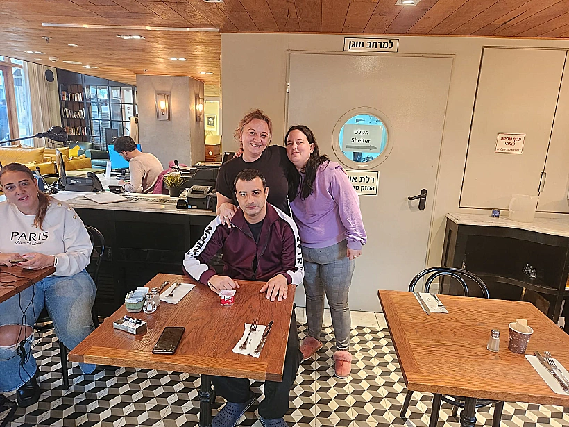 נטשה צ'רני, מלון מרקט האוס, רשת אטלס