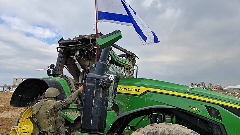 טרקטור שנבזז מניר עוז ואותר על ידי צה"ל בעזה