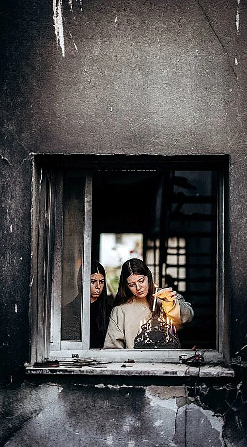 נגה וייס ואחותה מיטל בארי חרבות ברזל