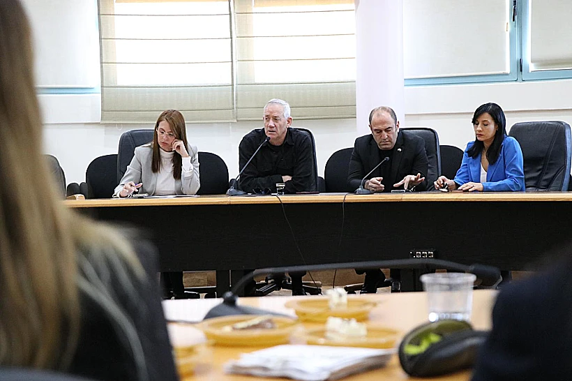 גנץ בפורום ישובי קו העימות חרבות ברזל