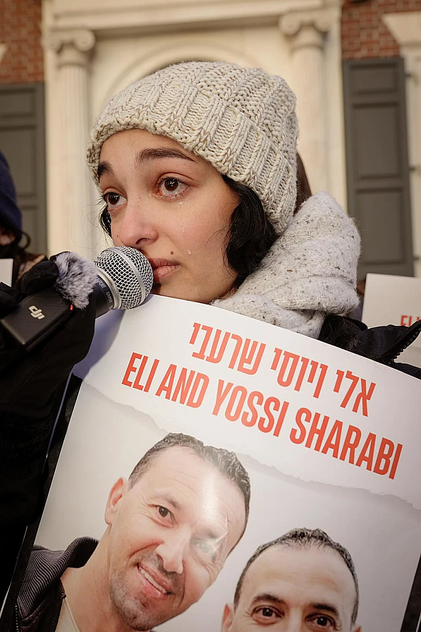 שירה מטלון, אחייניתם של אלי ויוסי שרעבי החטופים בעזה חרבות ברזל הפגנה מזכ"ל האו"ם