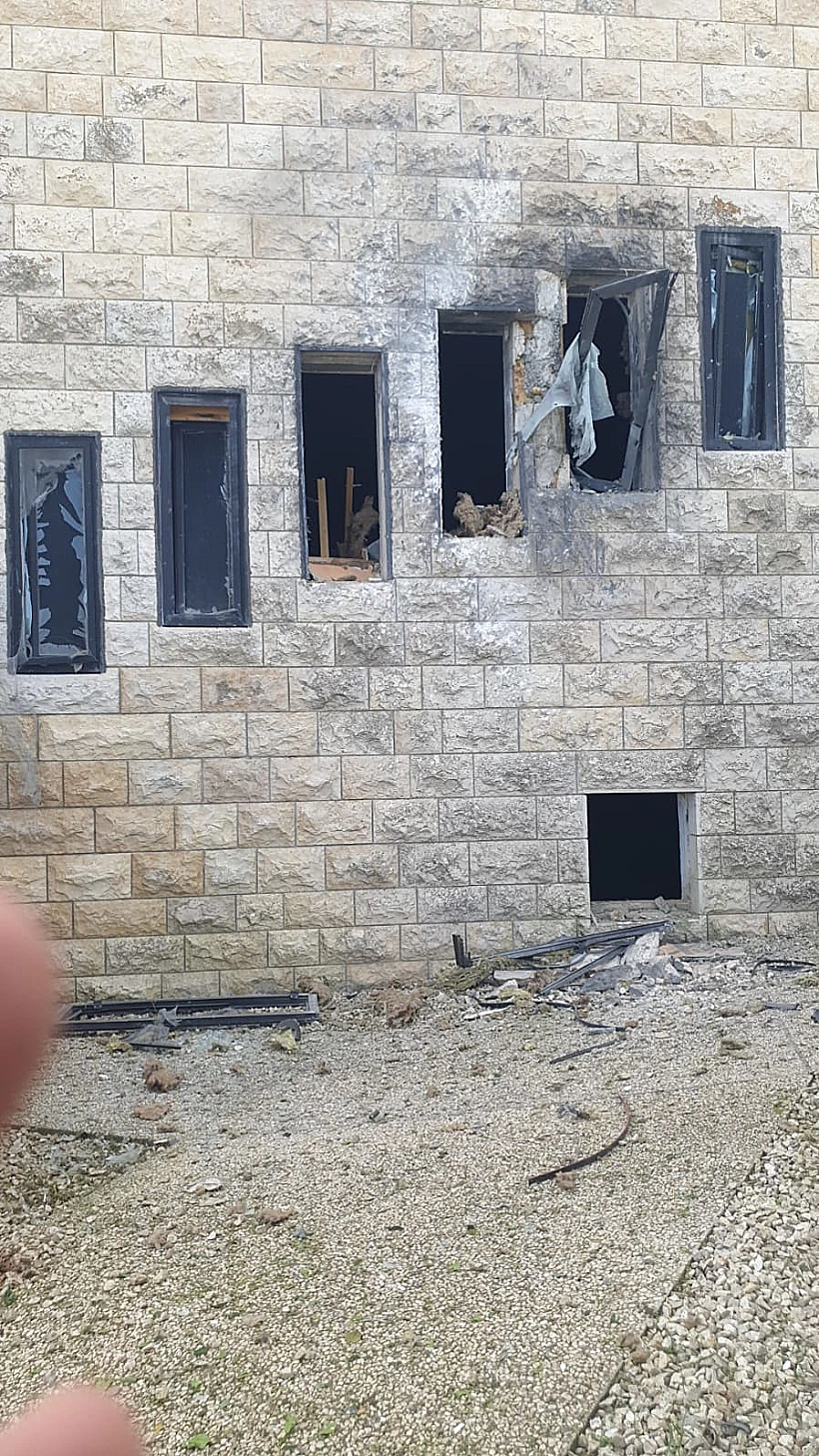 מבנה שנפגע מטיל נ"ט בקיבוץ סאסא