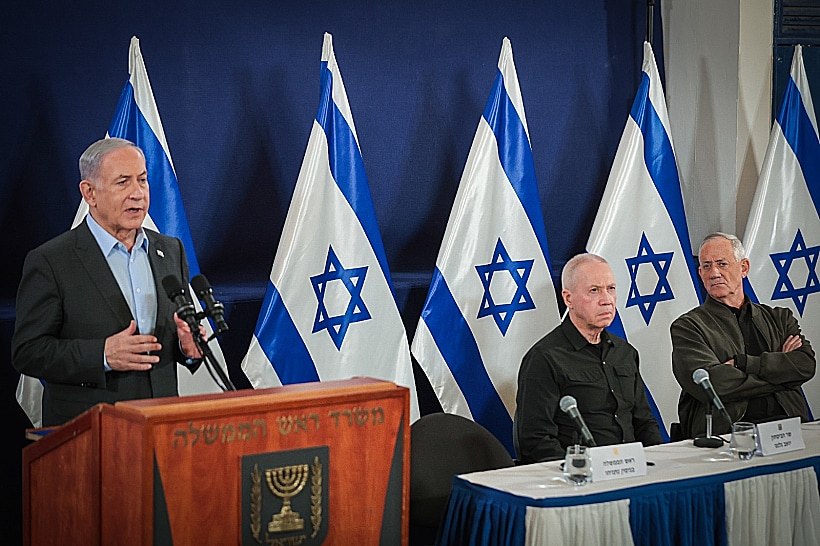 רה"מ נתניהו והשרים גלנט וגנץ במסיבת העיתונאים