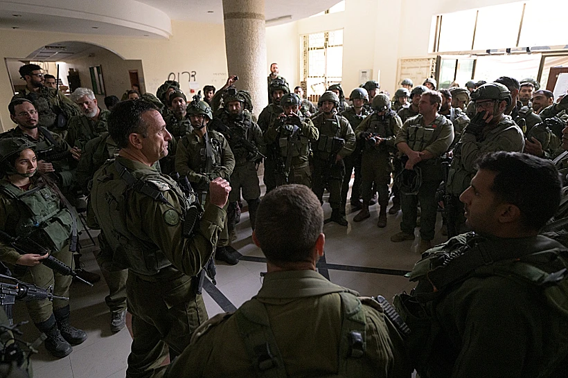 הרמטכ״ל הרצי הלוי עם הלוחמים ברצועת עזה