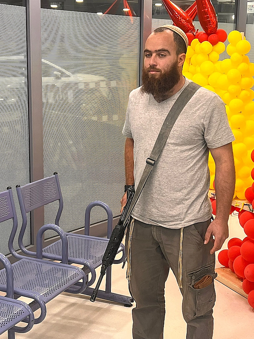 ישי, ירה לעבר המחבל שפצע את אשתו בפיגוע בבנימין