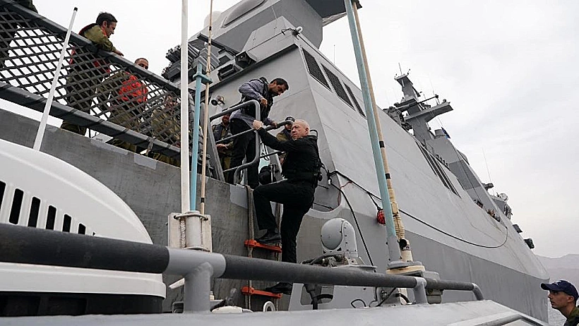 השר גלנט על סיפונה של הסטי"ל "סער 6