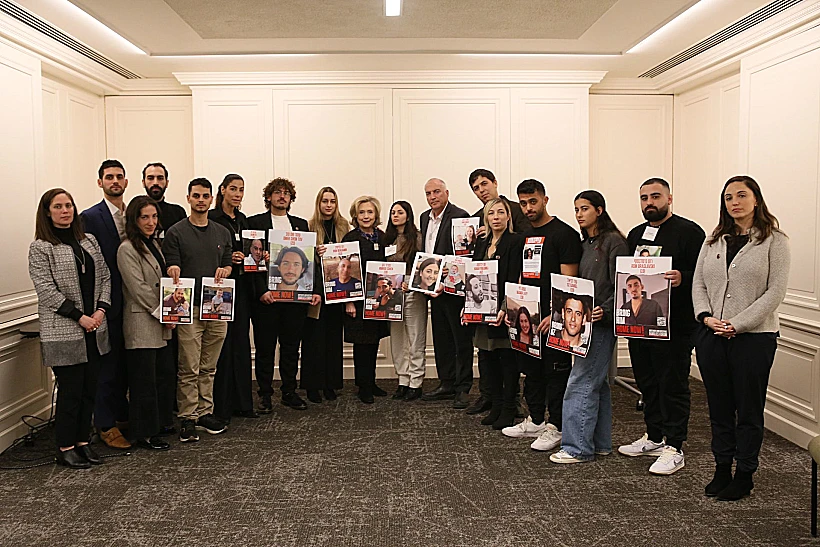 הילרי קלינטון במפגש עם משפחות החטופים