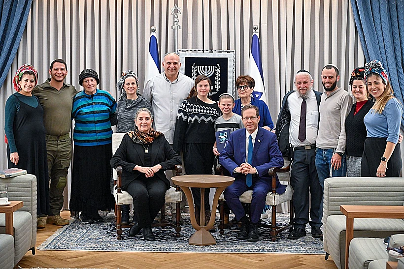 הרצוג חרבות ברזל חטופיםפגישת נשיא המדינה עם משפחת ליבמן, שבנם אליקים נחטף ומוחזק בשבי החמאס