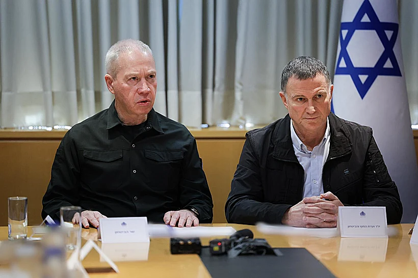 שר הביטחון גלנט ויו"ר ועדת חוץ וביטחון, ח"כ יולי אדלשטיין