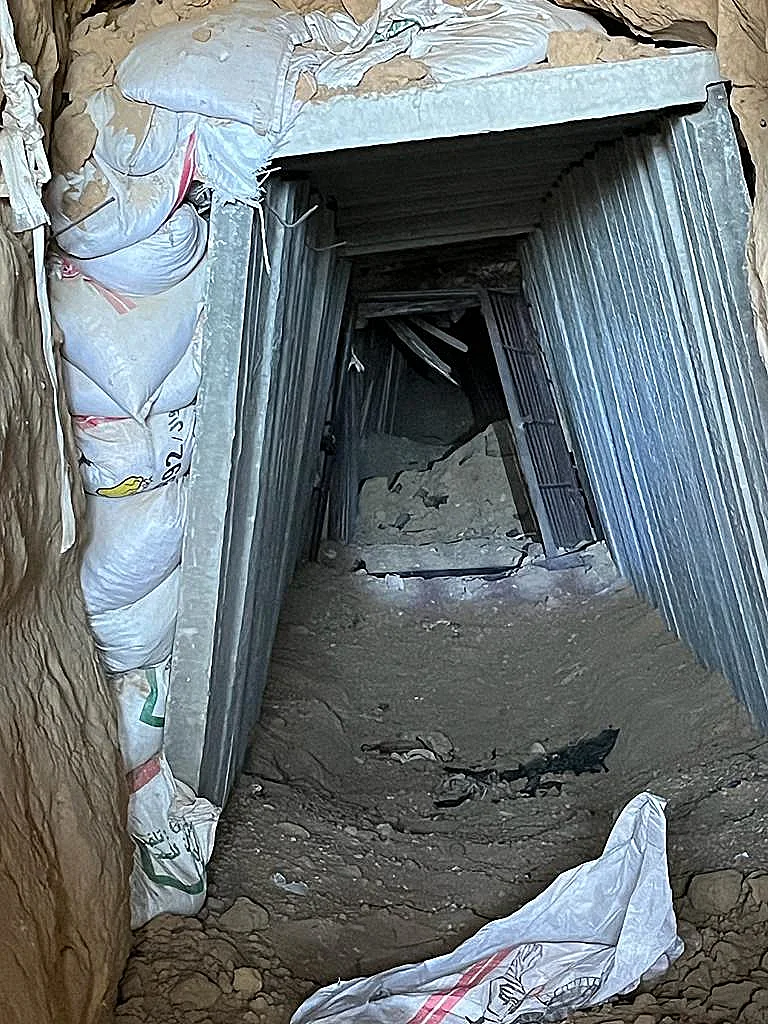 חרבות ברזל רצועת עזה פירי מנהרות שנחשפו על ידי לוחמי הגדס"ר הבדואי