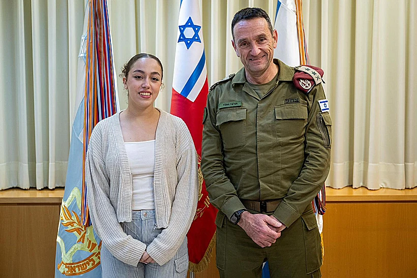 חרבות ברזל חטופים הרמטכ"ל הרצי הלוי נפגש עם התצפיתנית אורי מגידיש שחולצה משבי חמאס