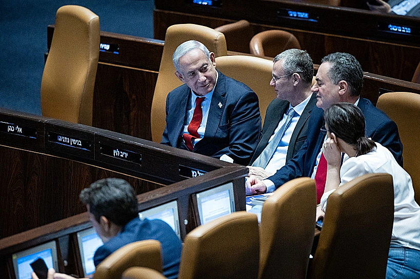 דיסטל-אטבריאן בכנסת, לצד רה"מ נ