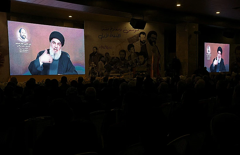 הקרנת נאום נסראללה בעיר בעלבכ, לבנון