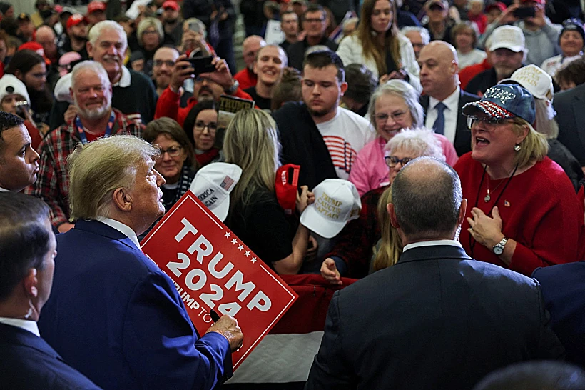 טראמפ עם תומכיו