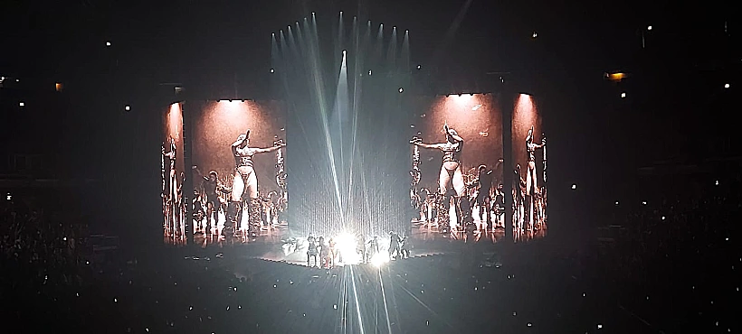 דוג'ה קאט בשיקגו