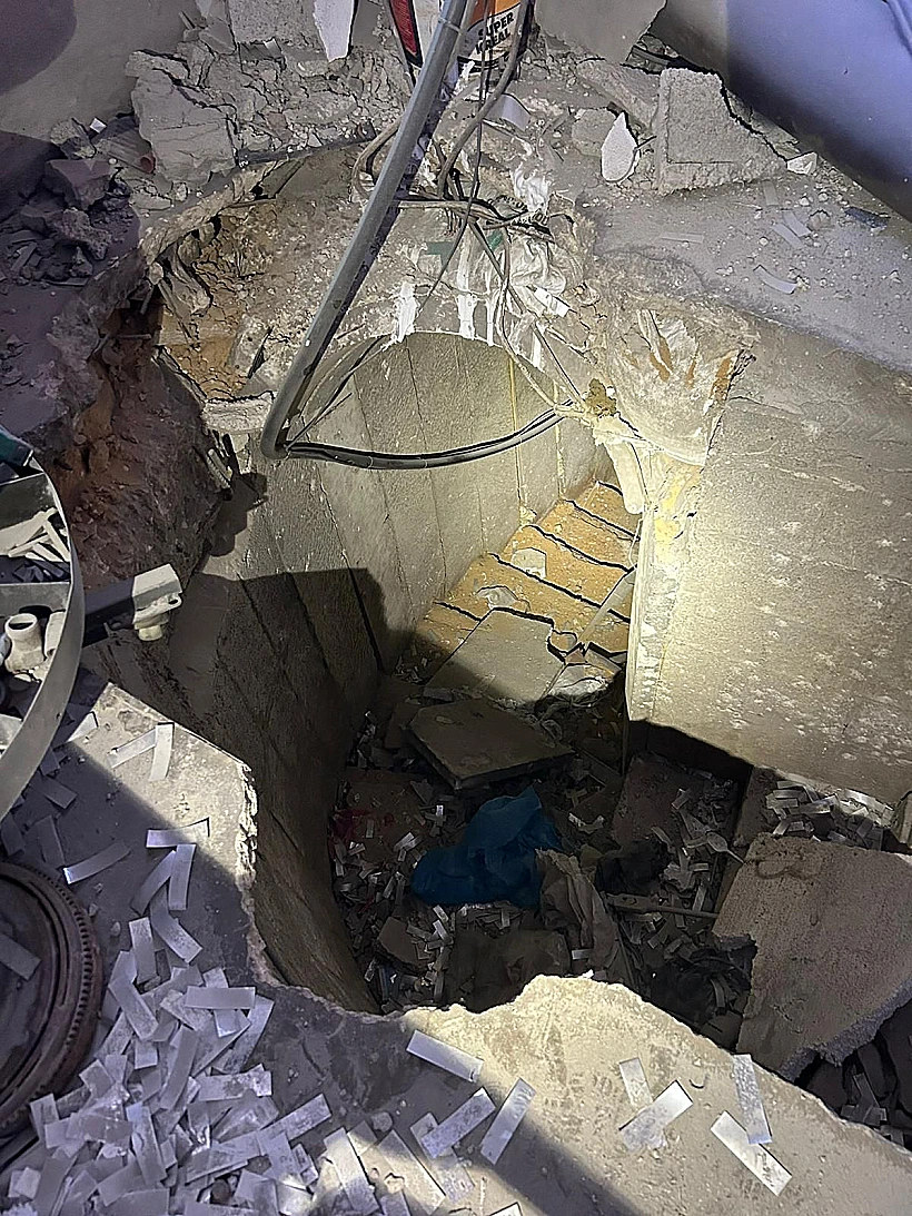 פיר מנהרה שנחשף על ידי הלוחמים צה"ל עזה חרבות ברזל