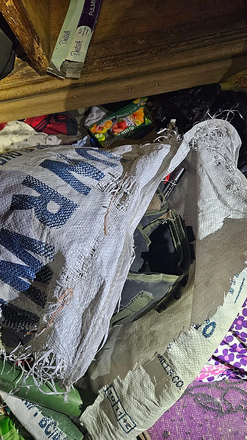 אמצעי הלחימה שאותרו בשק של אונר"א רצועת עזה חרבות ברזל