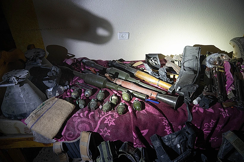 אמצעי לחימה שאיתרו הלוחמים בח'אן יונס עזה חרבות ברזל חמאס