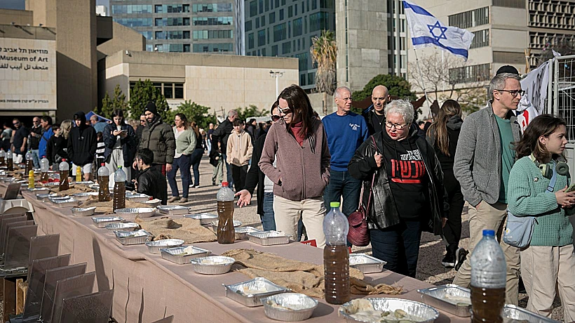 מיצג בכיכר החטופים