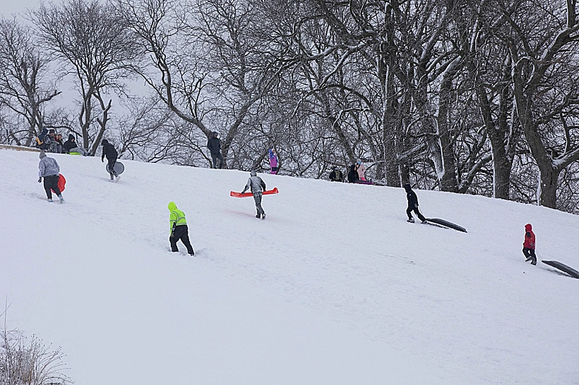 משחקים בשלג באיווה ארצות הברית חורף