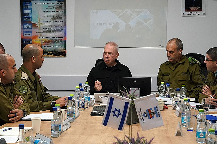 שר הביטחון יואב גלנט בהערכת מצב באוגדת איו"ש