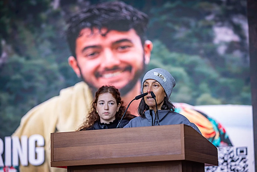 רייצ'ל גולדברג, אימו של הירש גולדברג-פולין, בעצרת לציון 100 ימים שהחטופים ב