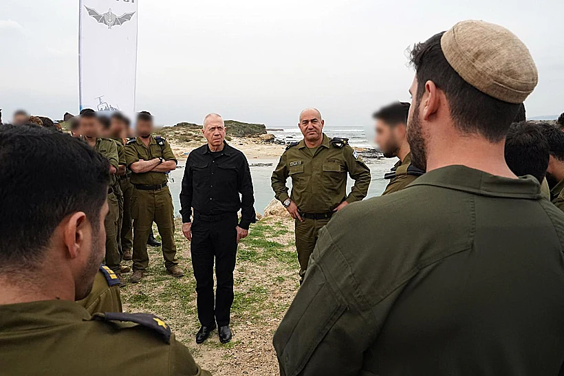 שר הביטחון יואב גלנט עם לוחמי שייטת 13