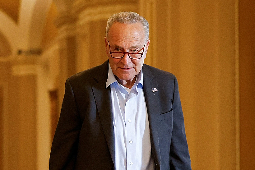 מנהיג הרוב בסנאט, הסנטור צ'אק שומר