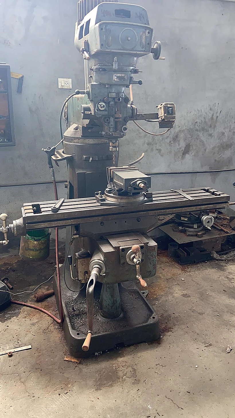 מכונות לייצור אמל"ח שנתפסו חרבות ברזל