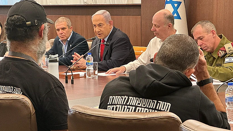 ראש הממשלה בנימין נתניהו בפגישה עם משפחות החטופים