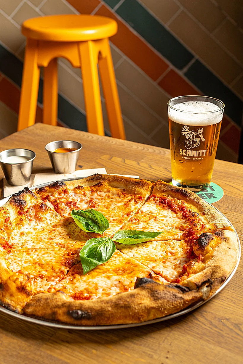 שניט קראפט פיצה ובירה