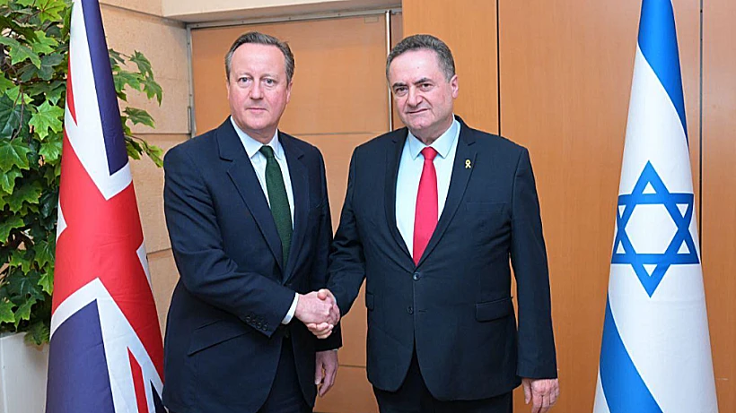 שר החוץ ישראל כץ ועמיתו הבריטי דיוויד קמרון