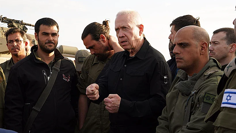 שר הביטחון יואב גלנט עם הלוחמים באוגדת עזה