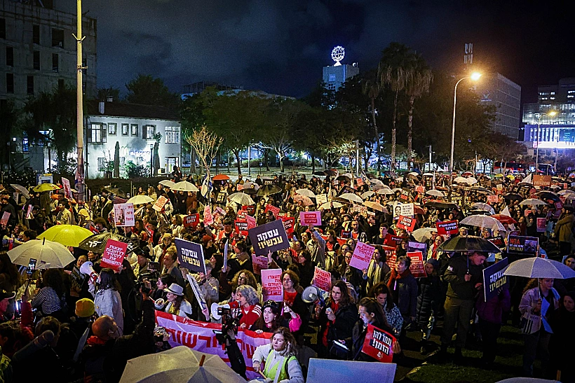 מפגינים בתל אביב למען החטופים