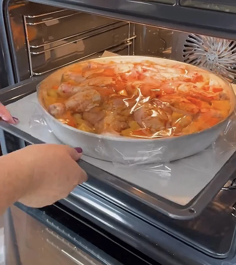 עוף בתנור שמכינים בתבנית אחת