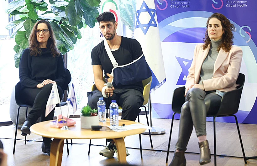 עידן עמדי בבית החולים שיבא, במסיבת העיתונאים