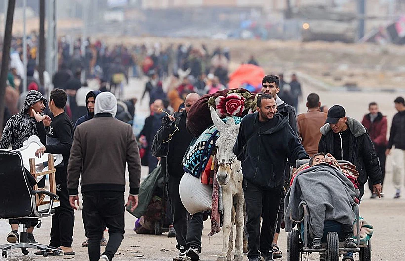 תושבי עזה עוזבים את ח'אן יונס