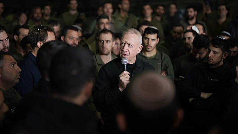 גלנט בשיחה עם לוחמים: "מחבלים מוסרים לנו מידע רגיש על חמאס"