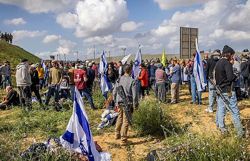 מפגינים בכרם שלום. ארכיון