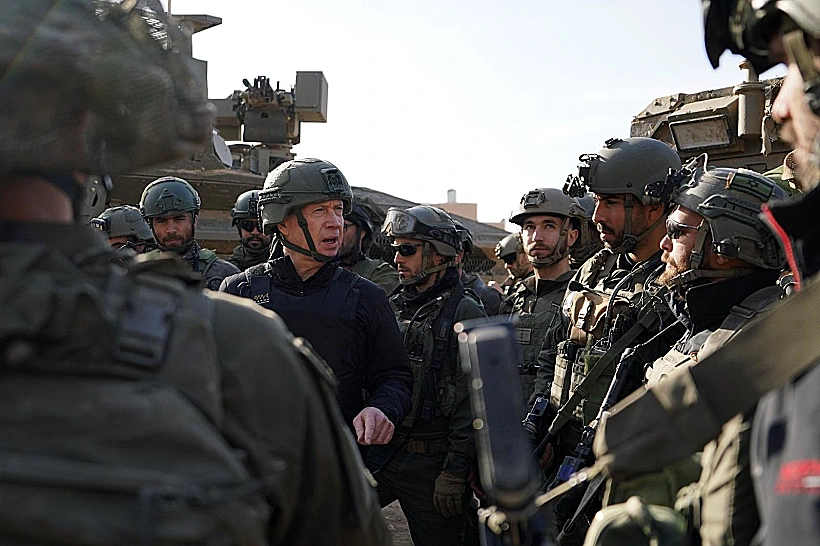 שר הביטחון יואב גלנט עם הלוחמים בח'אן יונס