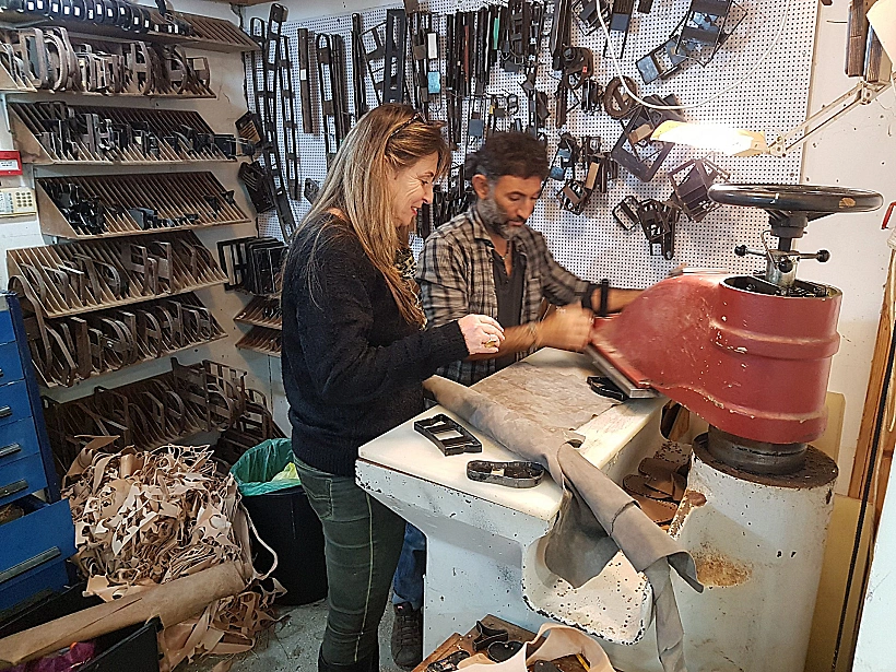 סטודיו אומניה - יצירה בעור