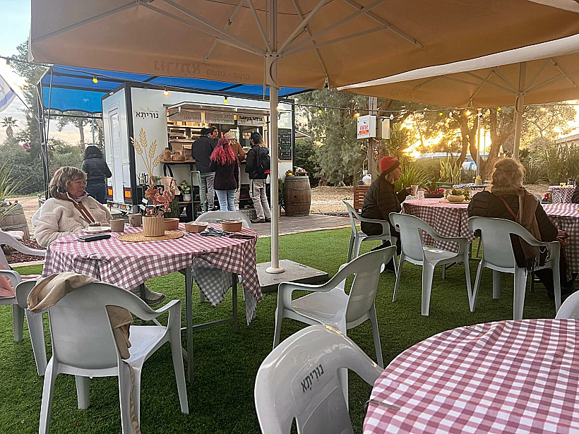 נוריתא – עגלת קפה, בית קמה