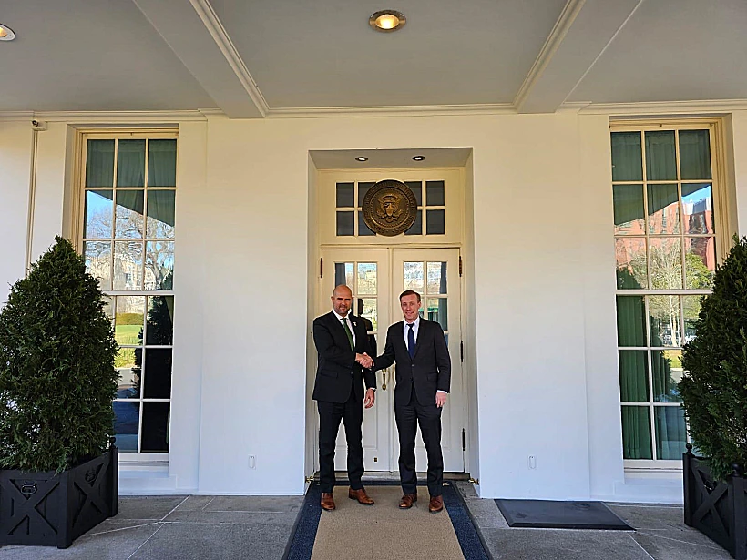 השר אוחנה עם ג'ייק סאליבן חרבות ברזל